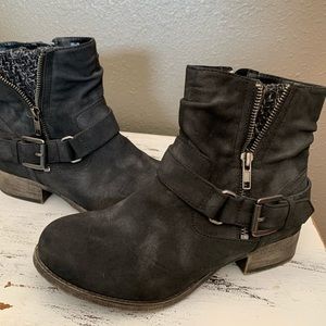 Black boots size 7